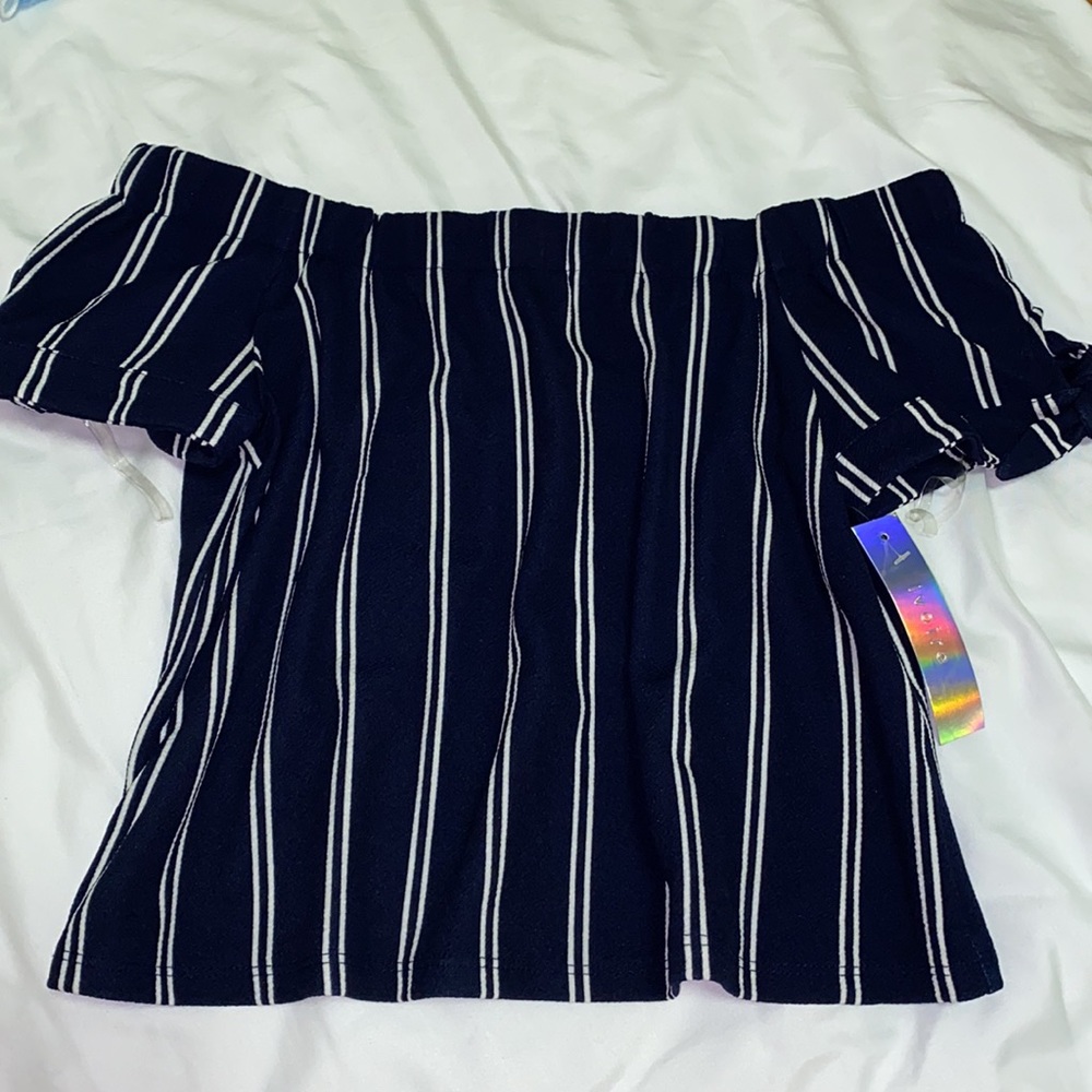 Ivoire Brand Off The Shoulder Top in Size Medium